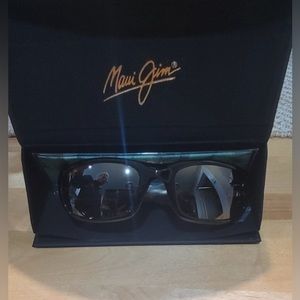 Maui Jim Stingray sunglasses 2023 new in box never worn